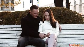 Парень сделал красивой тёлке куни и трахнул её в обе дырки до камшота в рот