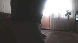 Домашний трах зрелой русской пары перед камерой на диване